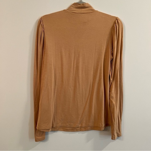 Women’s T Tahari tan turtleneck long sleeve blouse size small S - Picture 5 of 5